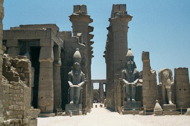 luxor_temple_egyptian_tourist